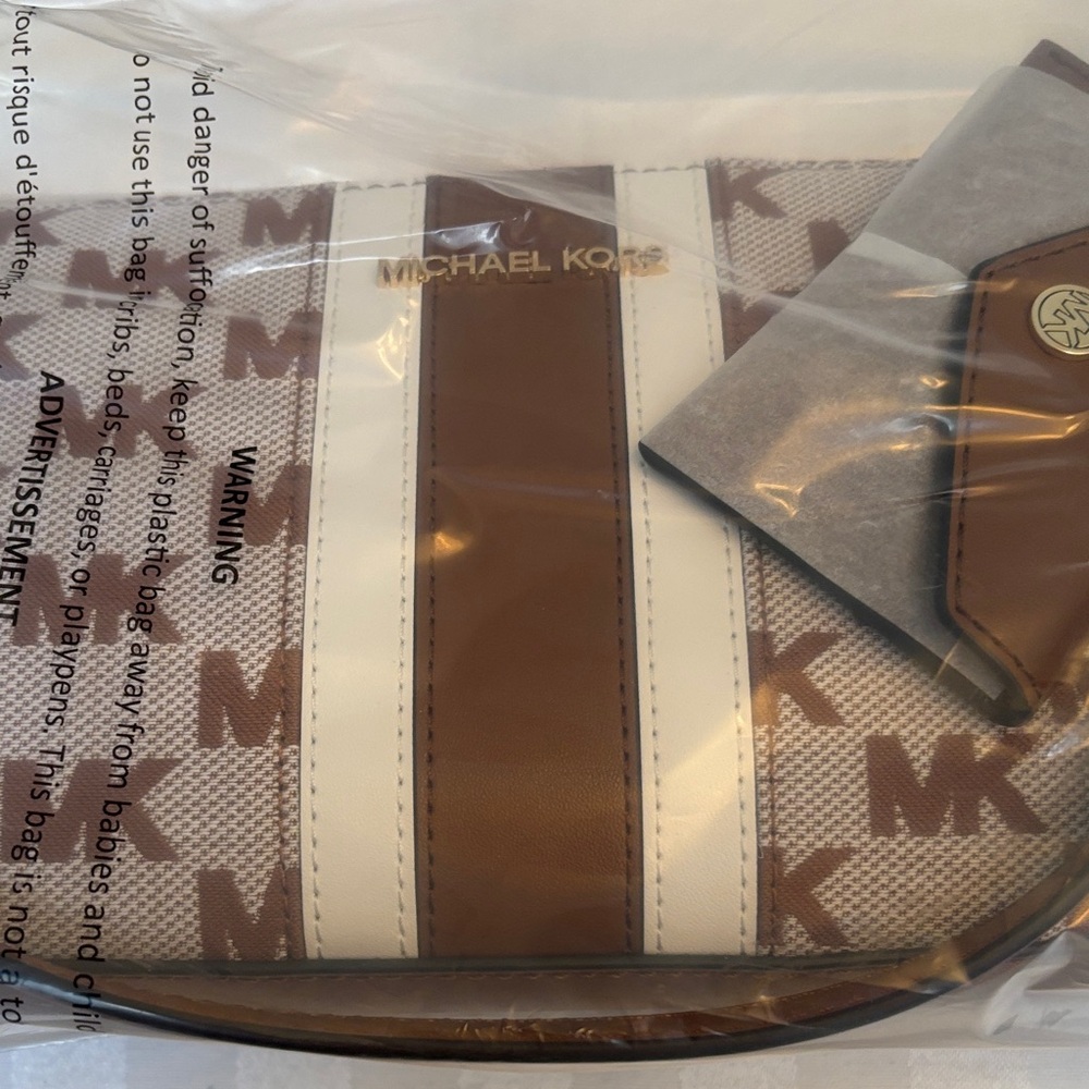 Michael Kors Vincent Med Logo Jacquard Pochette W/card Case Color: Luggage - Picture 6 of 10
